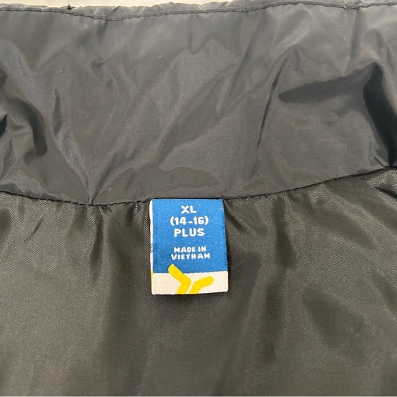 2 for$15 Old Navy Cropped Quilted Girl’s Vest - Picture 6 of 12